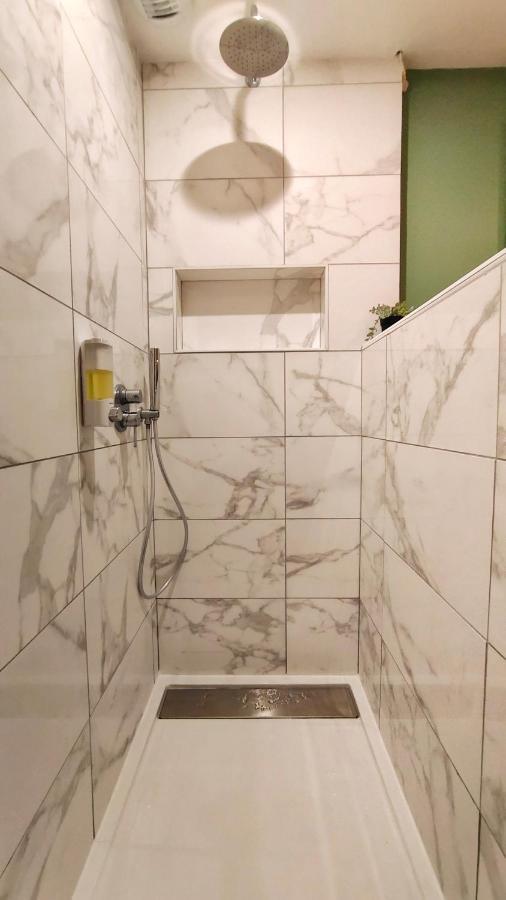 Votre Escale Jungle Sauna & Spa Niort Luaran gambar